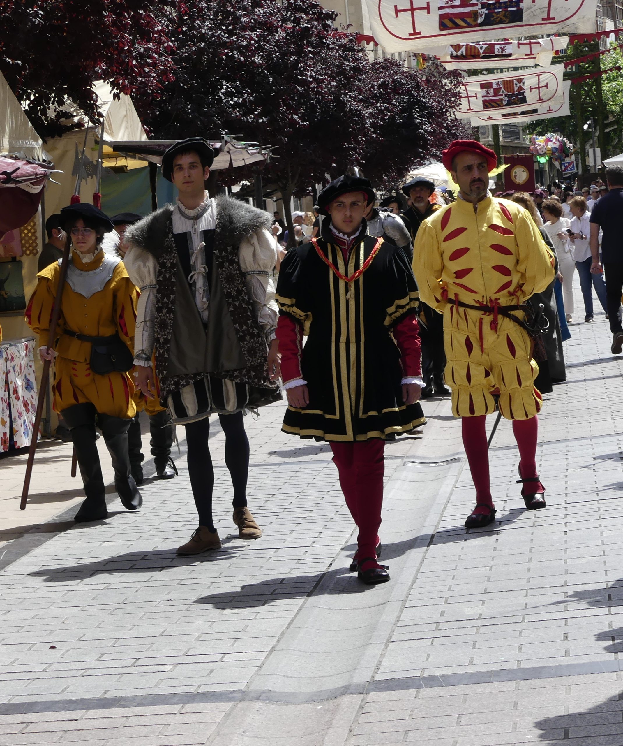 Recreadores de Héroes del Revellín con diferentes vestimentas del siglo XVI