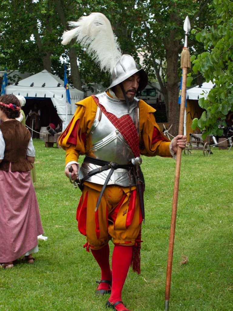 Capitán recreacionista con la jineta durante una recreación histórica